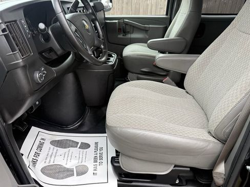 Used 2020 Chevrolet Express 3500 image 26