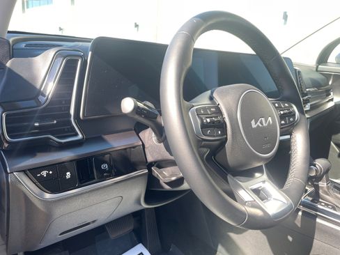 Used 2025 Kia Sportage EX image 24