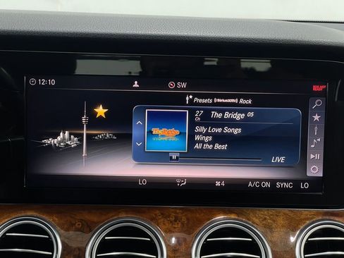 Used 2018 Mercedes-Benz E 300 4MATIC image 25