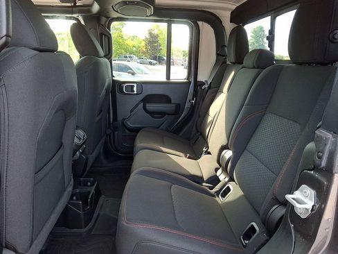 Used 2023 Jeep Gladiator Rubicon w/ Cold Weather Group AWD/4WD image 13