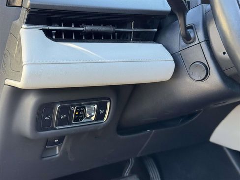 Used 2024 Lincoln Nautilus Reserve image 10