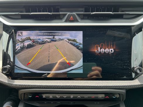 Used 2026 Jeep Cherokee Laredo AWD/4WD image 24