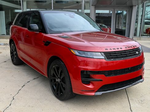 Used 2025 Land Rover Range Rover Sport Dynamic SE image 3