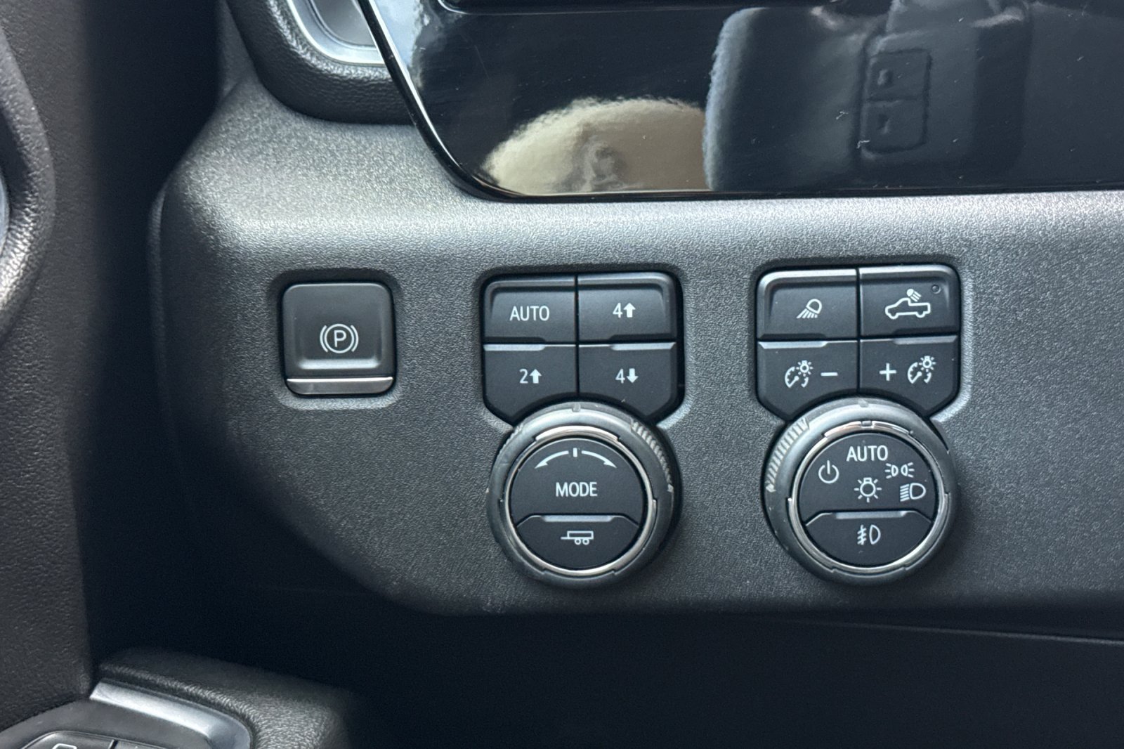 Used 2023 Chevrolet Silverado 1500 LTZ w/ LTZ Convenience Package II AWD/4WD image 35