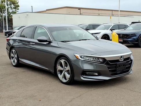 Used 2018 Honda Accord Touring image 3
