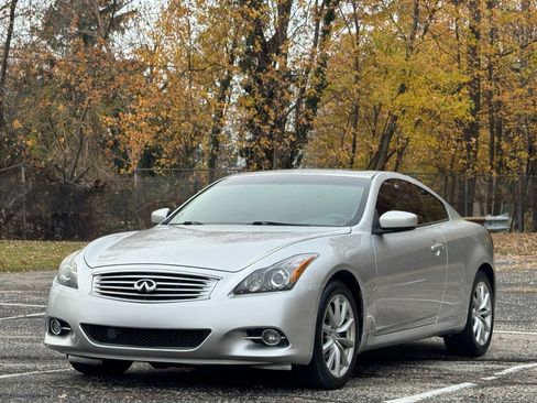 Used 2012 INFINITI G37 x w/ Premium Pkg image 4