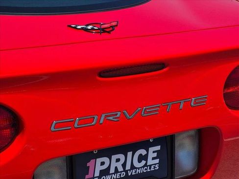 Used 2004 Chevrolet Corvette Coupe w/ Preferred Equipment Group RWD image 22