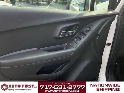 Used 2018 Chevrolet Trax LT w/ LT Convenience Package AWD/4WD image 5
