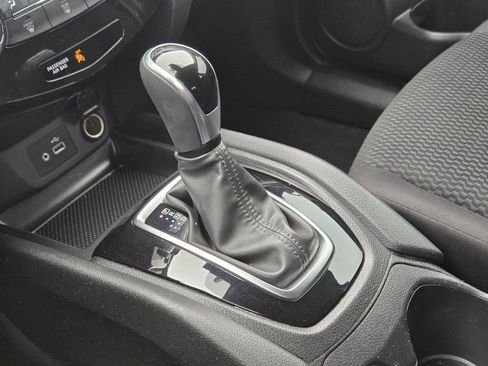 Used 2020 Nissan Rogue Sport S FWD image 9