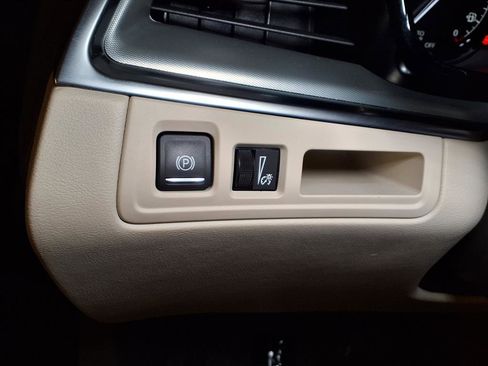 Certified 2025 Cadillac XT5 Premium Luxury image 11