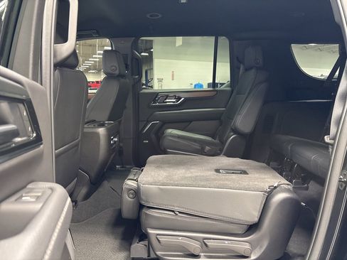 Used 2025 GMC Yukon XL Denali image 35