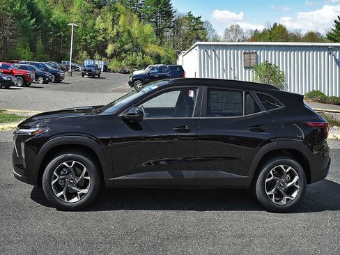New 2026 Chevrolet Trax LT w/ Sunroof Package FWD image 4