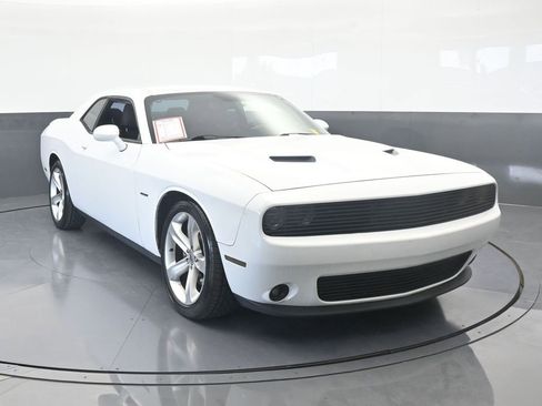 Used 2018 Dodge Challenger R/T image 9