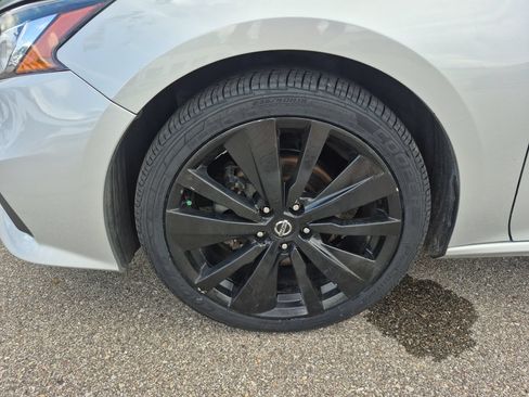 Used 2020 Nissan Altima 2.5 SR FWD image 30