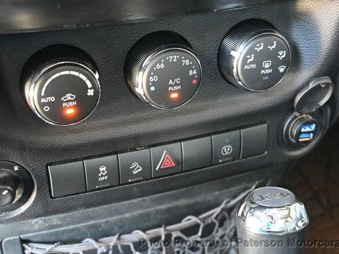 Used 2018 Jeep Wrangler Sahara w/ Connectivity Group AWD/4WD image 24