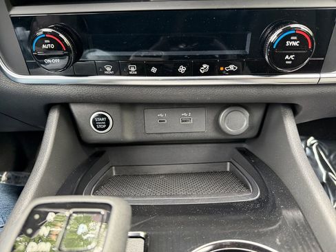 Used 2023 Nissan Rogue SV AWD/4WD image 19