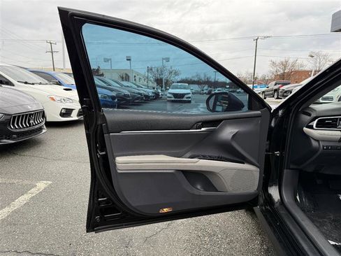 Used 2018 Toyota Camry LE image 21