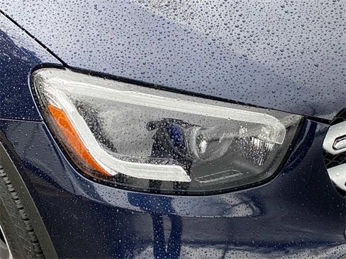 Used 2022 Mercedes-Benz GLC 300 4MATIC image 4