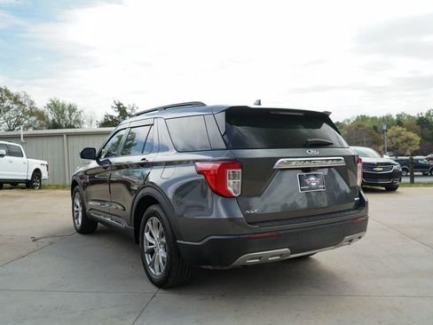Used 2020 Ford Explorer XLT w/ Equipment Group 202A image 4
