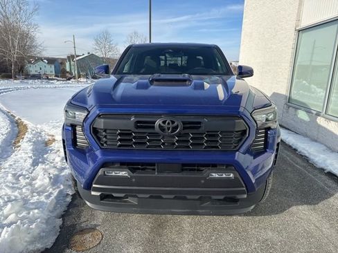 Used 2025 Toyota Tacoma TRD Sport image 3
