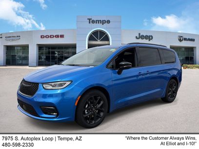 New 2026 Chrysler Pacifica Select w/ S Appearance Package