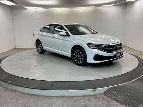 Used 2024 Volkswagen Jetta S image 7