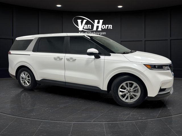 Used 2024 Kia Carnival LX FWD image 1