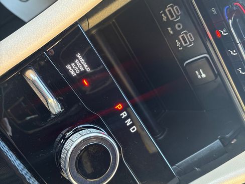 Used 2024 Jeep Grand Cherokee Limited image 18