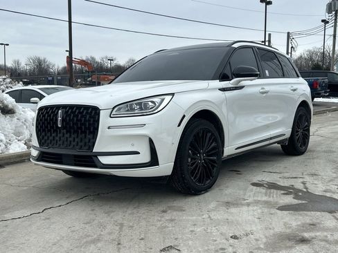 Used 2023 Lincoln Corsair Reserve w/ Equipment Group 202A image 2