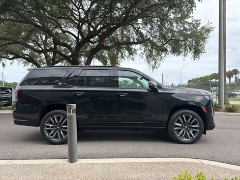 Used 2022 Cadillac Escalade Sport Platinum w/ Heavy-Duty Trailer Package AWD/4WD image 3