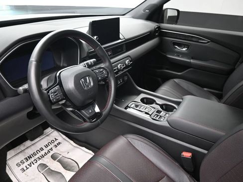 Used 2025 Honda Pilot Black Edition image 21