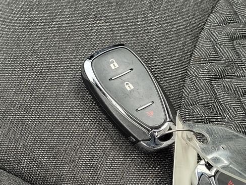 Used 2023 Chevrolet Equinox LT image 25