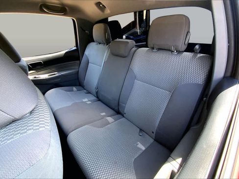 Used 2015 Toyota Tacoma PreRunner w/ SR5 Package RWD image 17