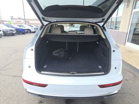 Used 2024 Audi Q5 e Premium Plus w/ Premium Plus Package image 10