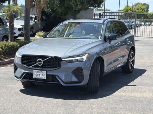 Certified 2023 Volvo XC60 T8 Ultimate w/ Climate Package AWD/4WD image 3