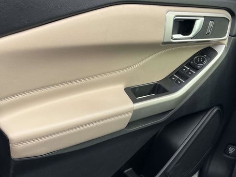 Used 2022 Ford Explorer XLT w/ Equipment Group 202A image 27