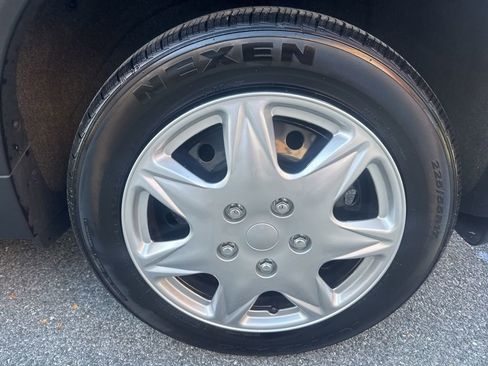 Used 2019 Nissan Rogue S AWD/4WD image 11