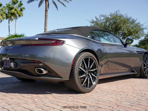 Used 2020 Aston Martin DB11 Volante image 20