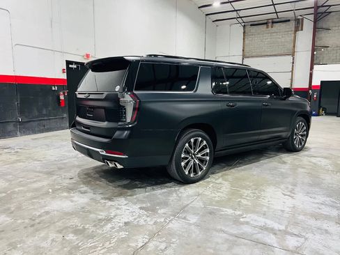 Used 2025 Chevrolet Suburban High Country AWD/4WD image 2