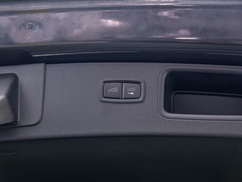 Certified 2023 Porsche Macan image 32