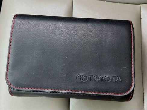 Used 2019 Toyota Highlander XLE AWD/4WD image 37