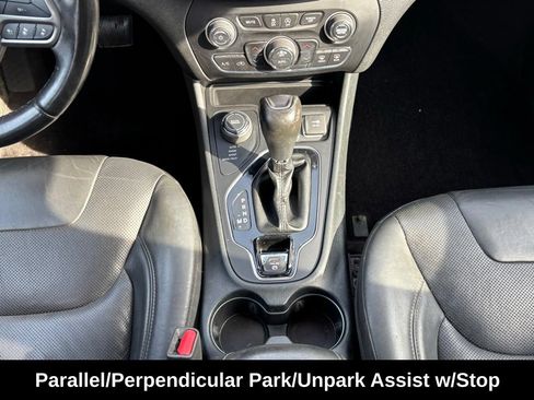 Used 2019 Jeep Cherokee Limited w/ Technology Group AWD/4WD image 18