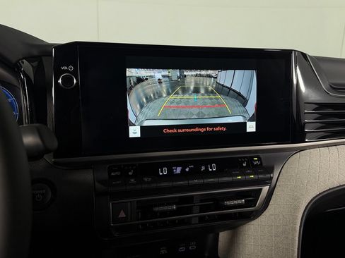 Used 2026 Toyota Camry XLE FWD image 19