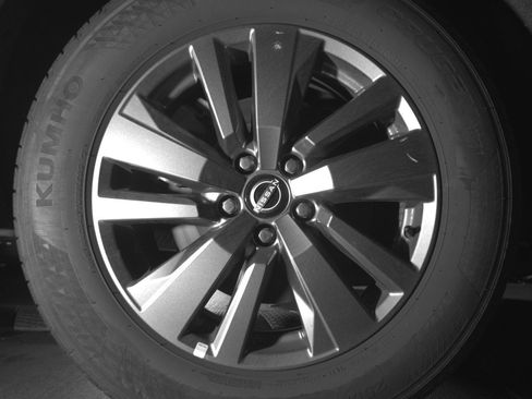 Used 2025 Nissan Pathfinder SV FWD image 15