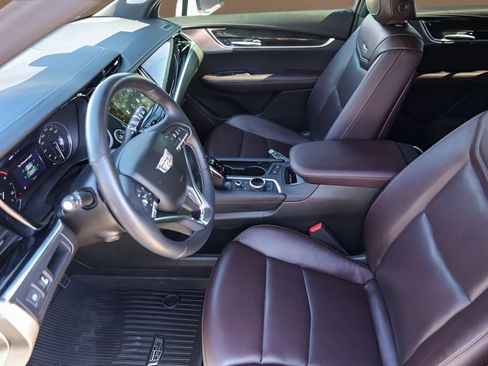 Used 2022 Cadillac XT6 Premium Luxury FWD image 9