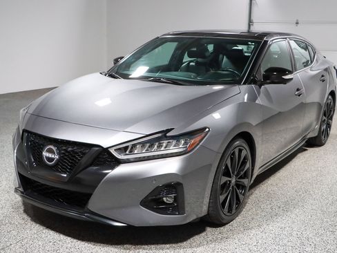 Used 2023 Nissan Maxima SR w/ Sport Mat Group FWD image 31