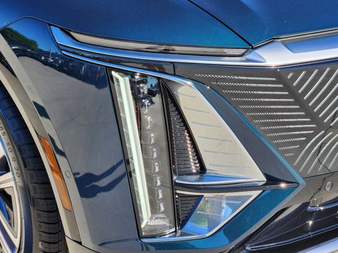 New 2025 Cadillac Lyriq Luxury image 9