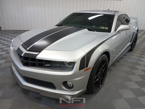 Used 2010 Chevrolet Camaro SS w/ LPO, Ground Effects Package RWD image 3