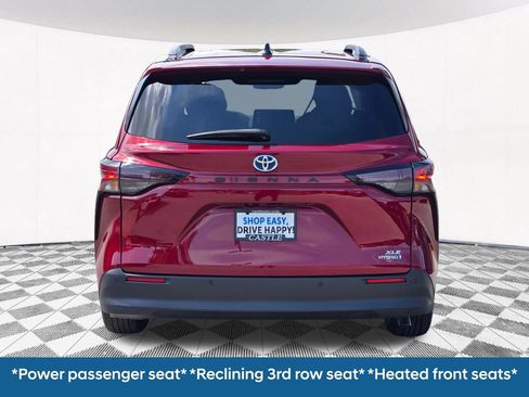 Used 2023 Toyota Sienna XLE FWD image 21