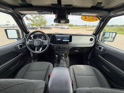 Used 2024 Jeep Wrangler Unlimited Sahara AWD/4WD image 28
